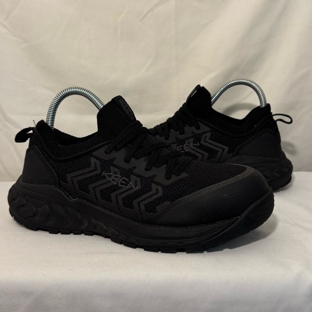 Keen Women’s  Arvada Shift Work Sneakers (Carbon Toe) - Women Size 7.5‎